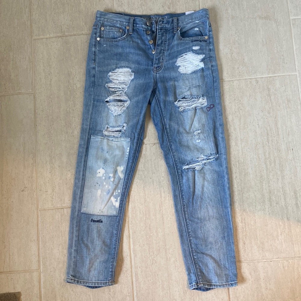 AE Outfitters vintage hi rise distressed jeans w embroidered words size 6